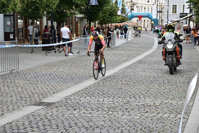 亨德森的去 亨德森的去